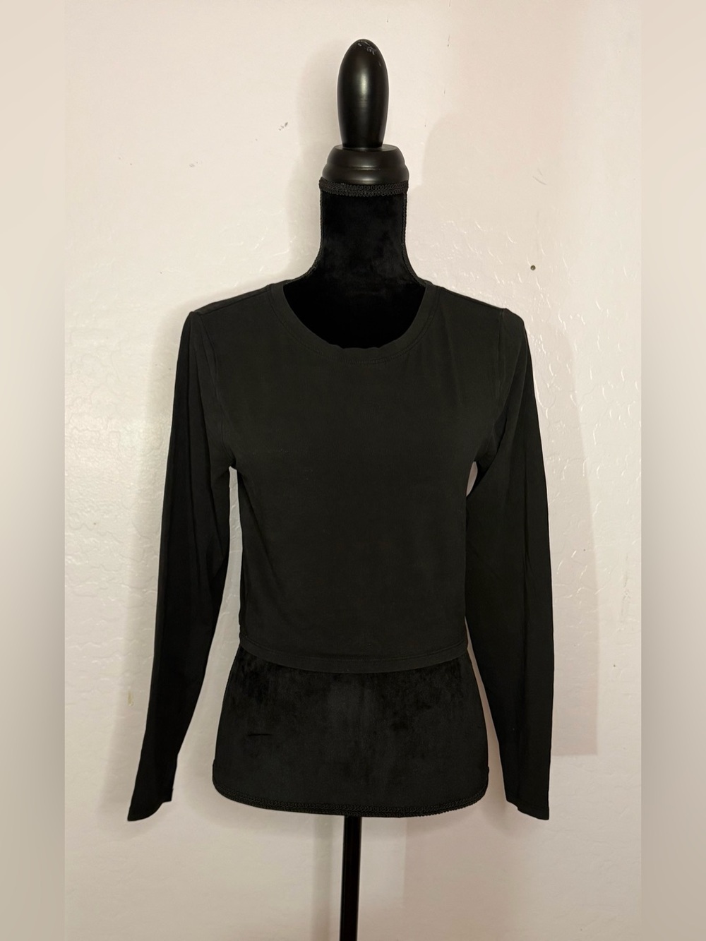 Fashion Nova Black Cropped Long Sleeve Top